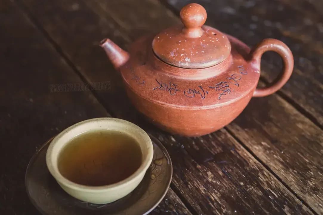茶葉とご希望を丁寧にお伺いする